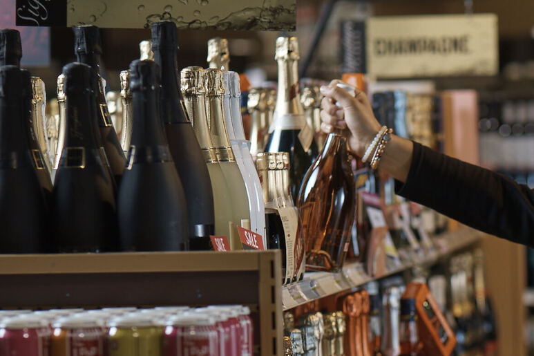 Government must rethink abrupt, inconsistent proof-of-vaccination requirement for liquor stores